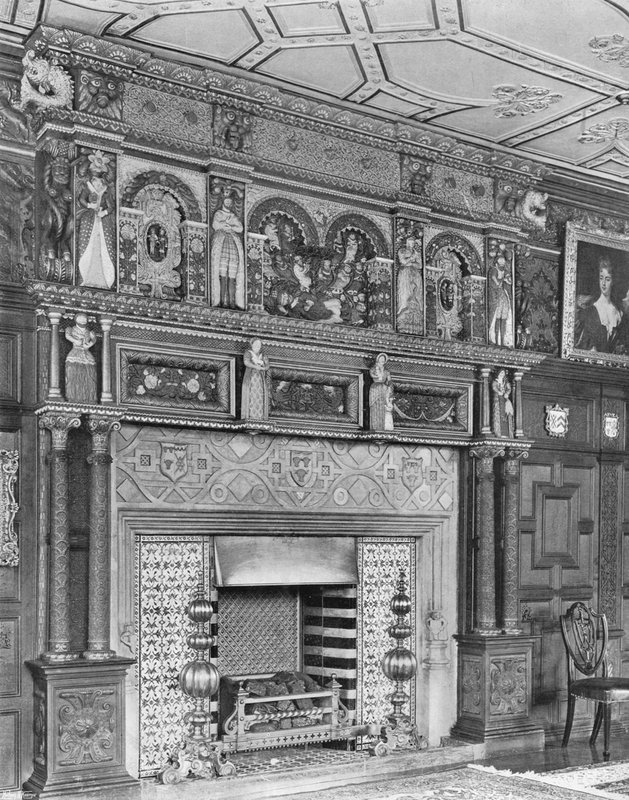 Kamin im Wohnzimmer von Charles Latham