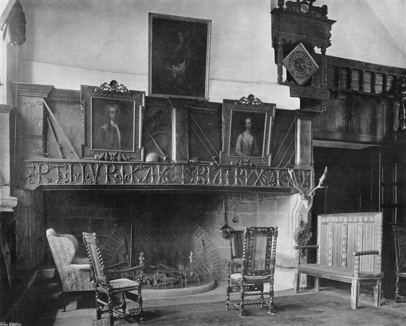 Kamin in der Halle von Charles Latham