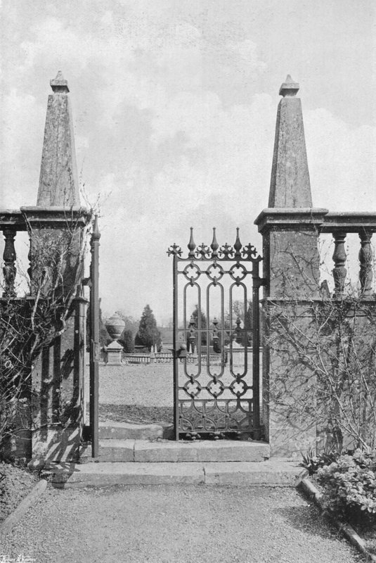 Gartentore in Montacute von Charles Latham