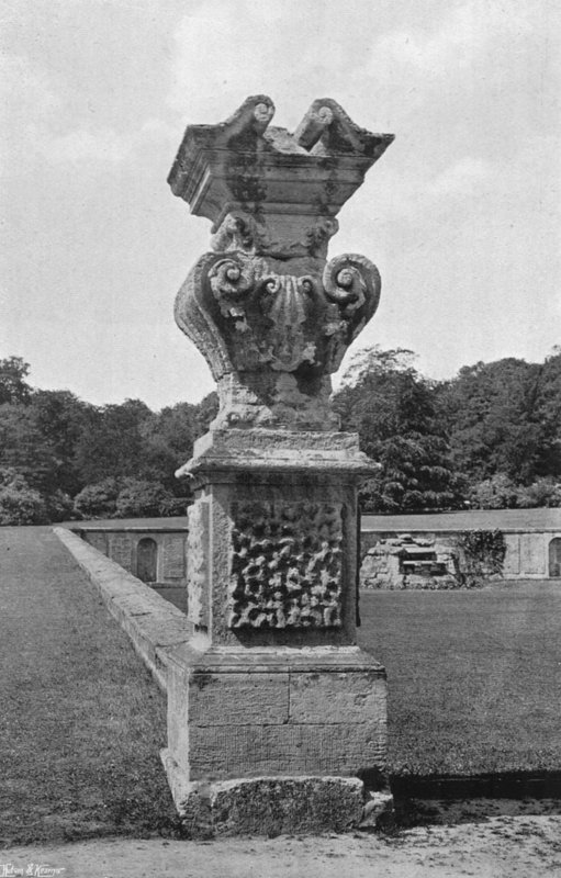 Steinabschluss von Charles Latham