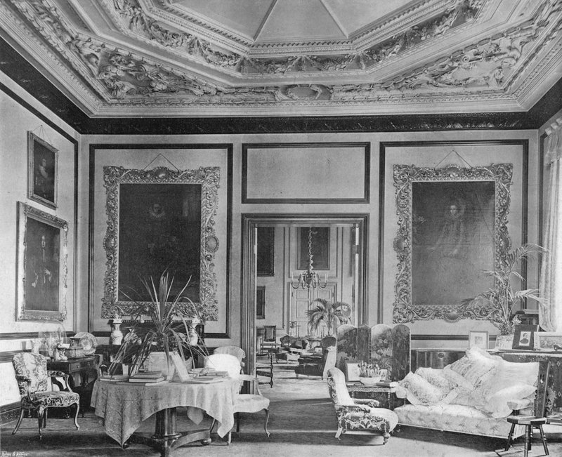 Das Vorzimmer von Charles Latham