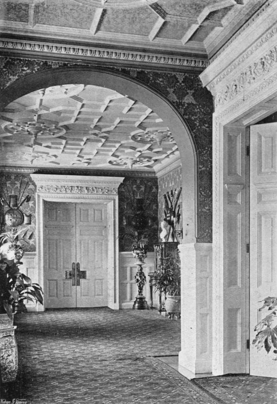 Der Ballsaal-Korridor von Charles Latham
