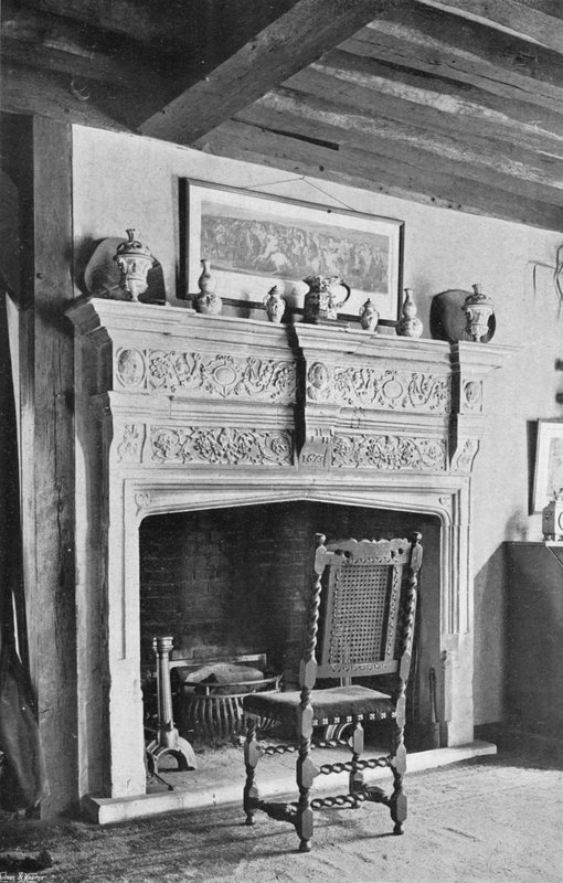 Der Kamin im Billardzimmer von Charles Latham