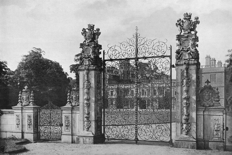 Der Südeingang von Charles Latham