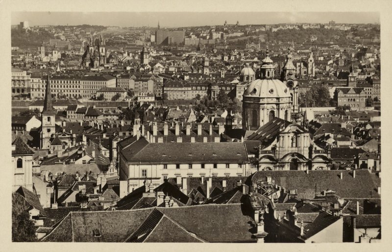 Postkarte mit einer Gesamtansicht von Prag von Czech Photographer
