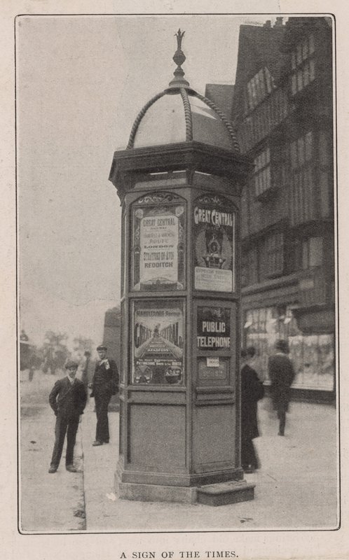 Ein öffentliches Telefon von English Photographer