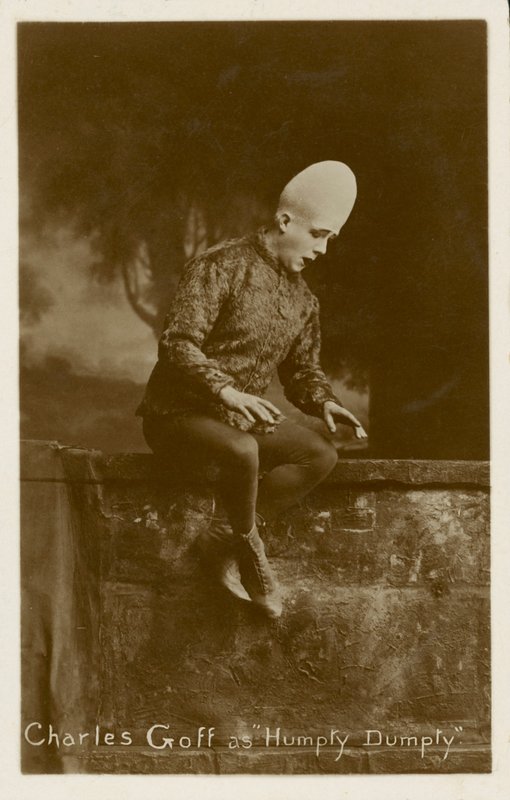 Charles Goff als Humpty Dumpty von English Photographer