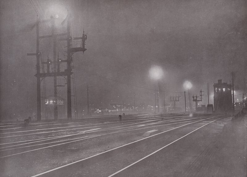 Clapham Junction bei Nacht von English Photographer