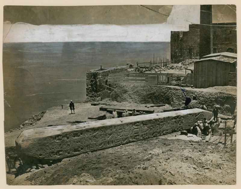Cleopatras Nadel in Alexandria von English Photographer