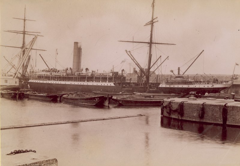 Dock am Fluss Themse, London von English Photographer