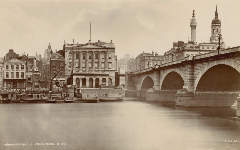 Fishmongers Hall und London Bridge von English Photographer
