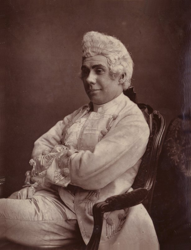 G. W. Anson (als Sir Howard Jelly) von English Photographer