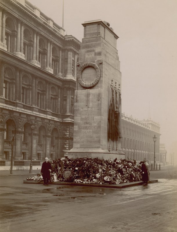 Allgemeine Ansicht des Kenotaphs in Whitehall von English Photographer