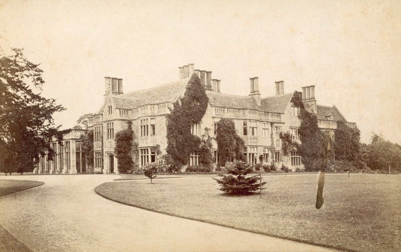 Hannington Hall, Wilts (s/w Foto) von English Photographer