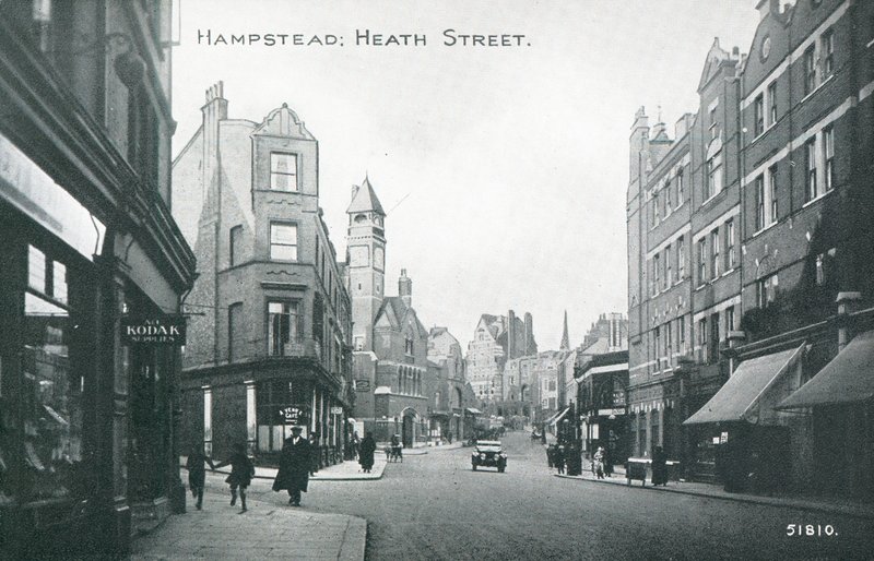 Heath Street in Hampstead von English Photographer