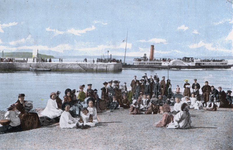 Largs, Der Pier (Farbfoto) von English Photographer