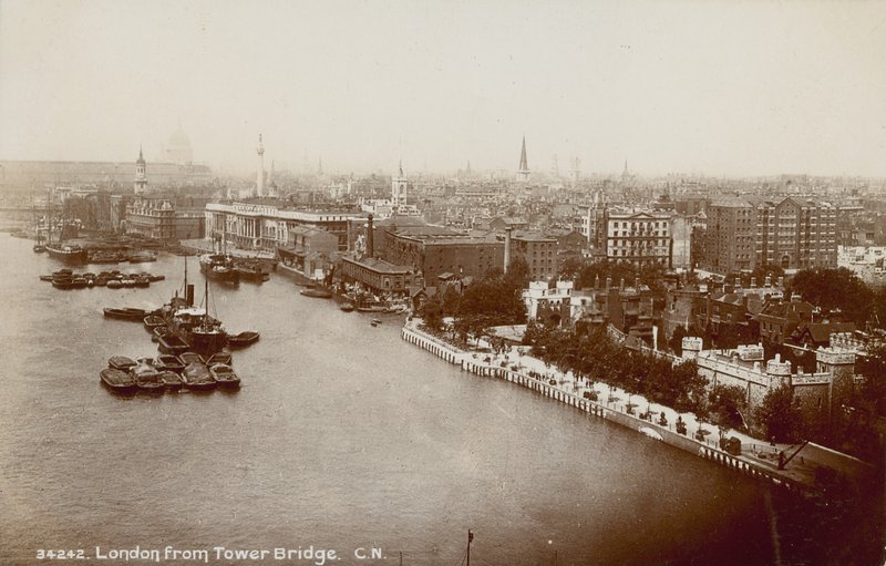 London von der London Bridge von English Photographer