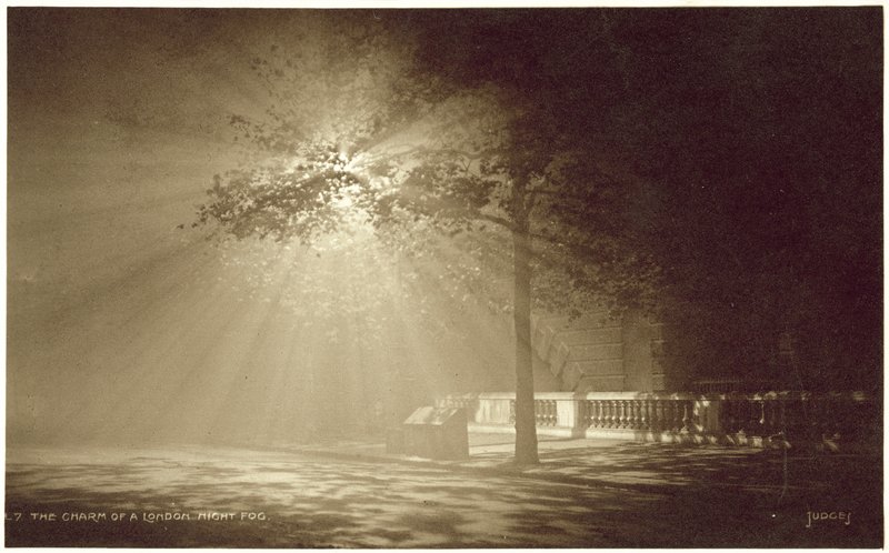 Nebel in der Nacht in London von English Photographer