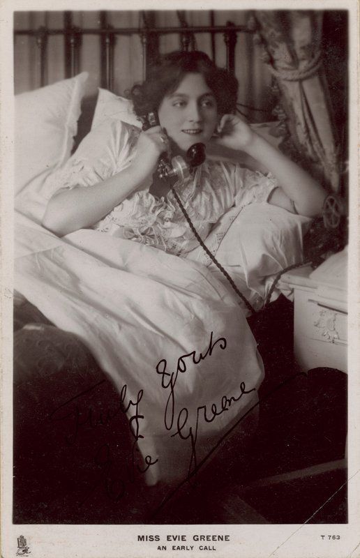 Miss Evie Greene: Ein früher Anruf von English Photographer