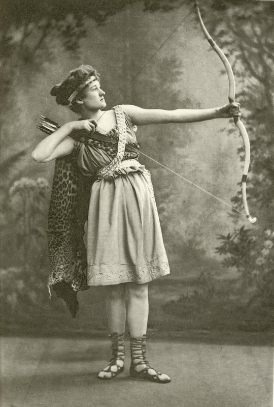 Miss Marion Grey als Hippolyta (Gravur) von English Photographer