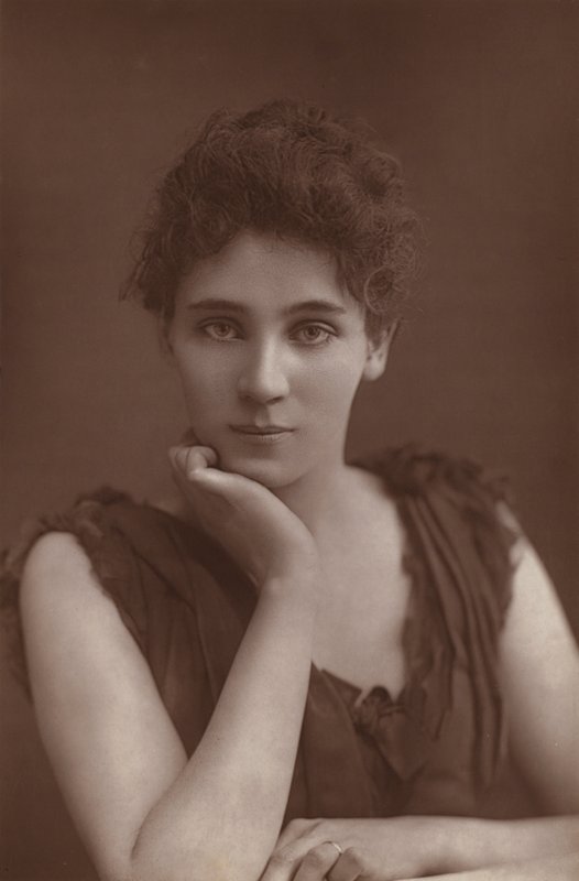 Fräulein Robins von English Photographer