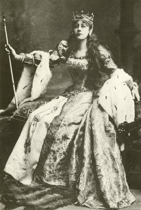 Miss Violet Vanbrugh als Anne Boleyn (Gravur) von English Photographer