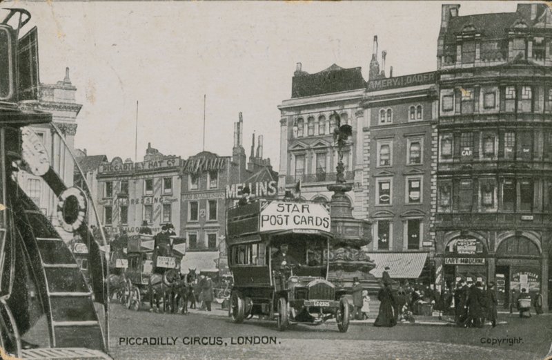 Piccadilly Circus, London von English Photographer