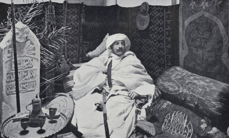 Pierre Loti in seinem Arbeitszimmer (s/w Foto) von English Photographer