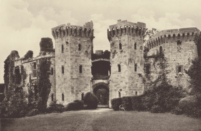 Raglan Castle, Haupttor von English Photographer