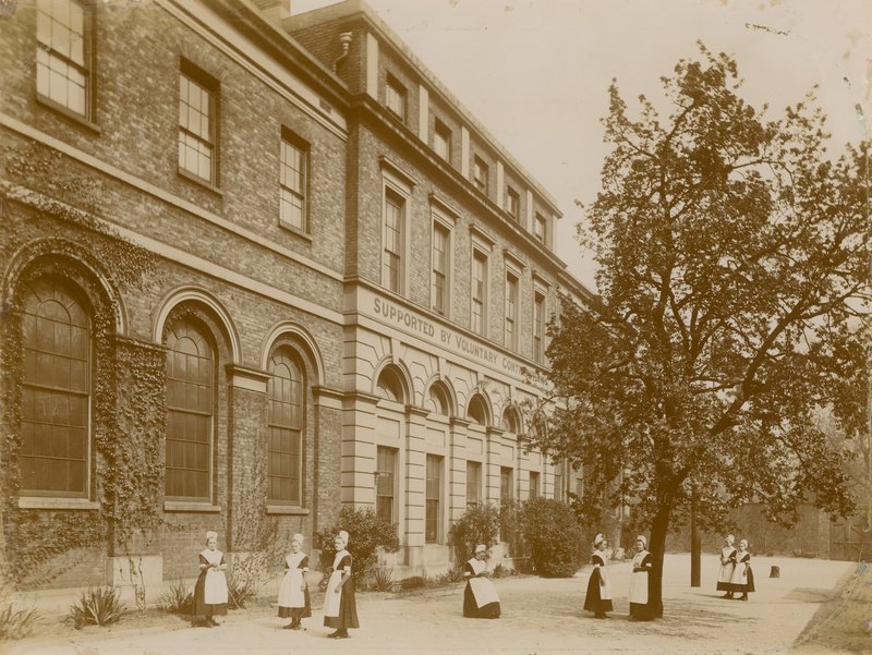 St. Marylebone Charity School für Mädchen von English Photographer