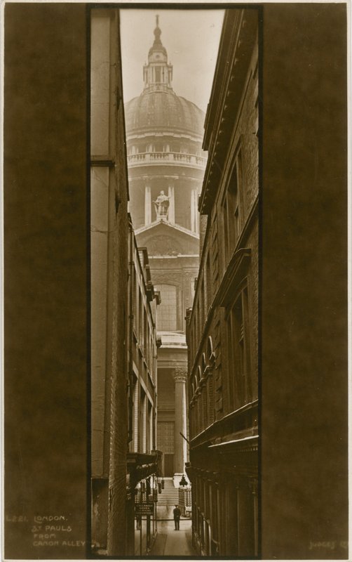 St. Pauls Kathedrale von Canon Alley von English Photographer