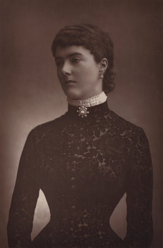 Die Gräfin von Dudley von English Photographer