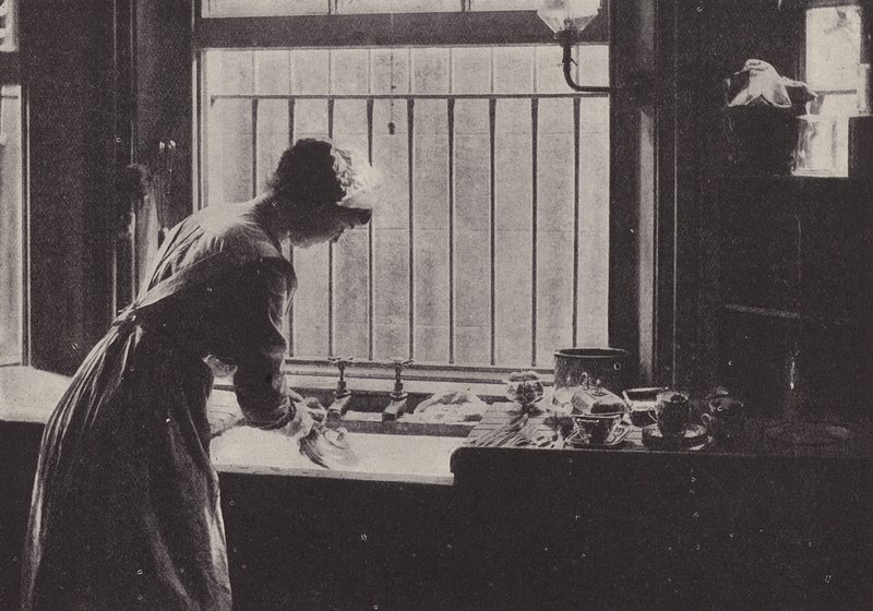Das Spülbecken in der Speisekammer von English Photographer
