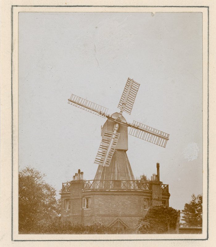 Die alte Mühle auf Wimbledon Common von English Photographer