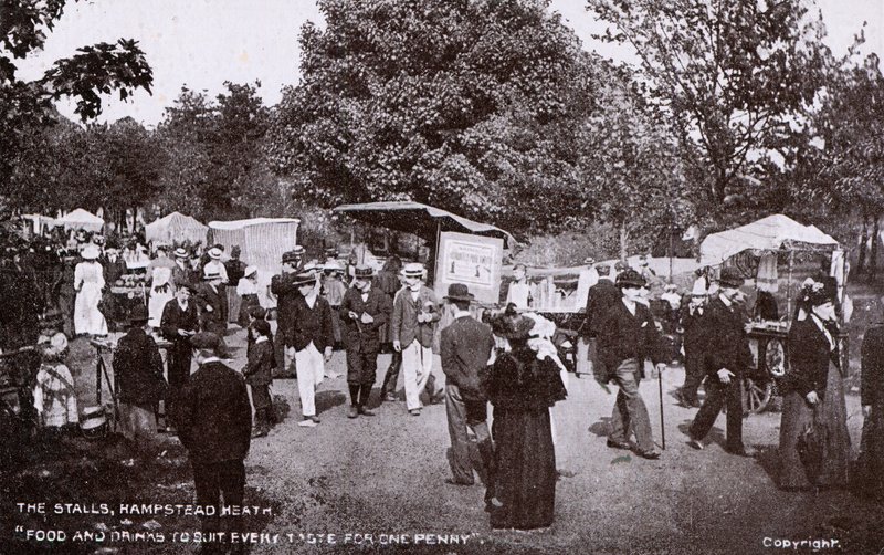 Die Stände auf Hampstead Heath von English Photographer