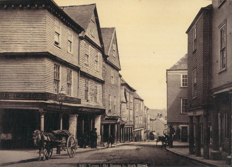 Totnes, Alte Häuser in der High Street von English Photographer