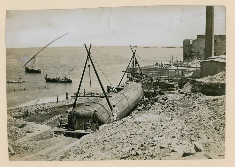 Cleopatras Nadel, Transport von Alexandria von English School