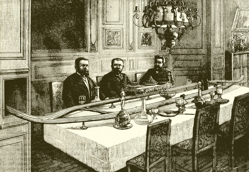 Elektrische Eisenbahn im Speisesaal von English School
