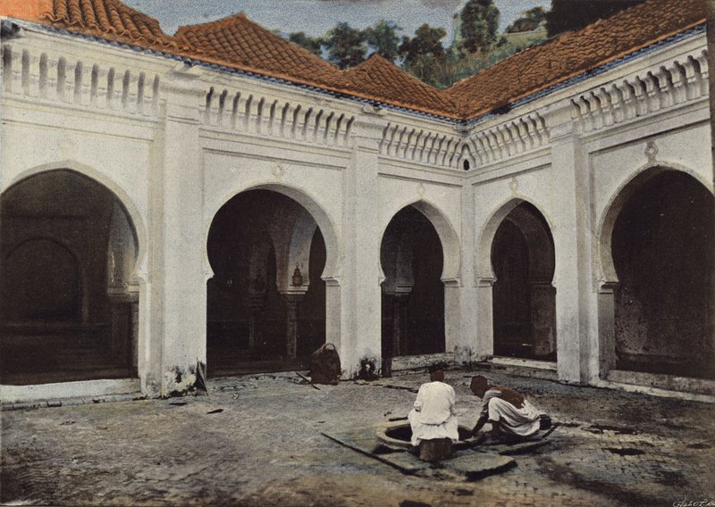 Innenhof der Moschee Sidi-El-Haloni in Tlemcen von European Photographer