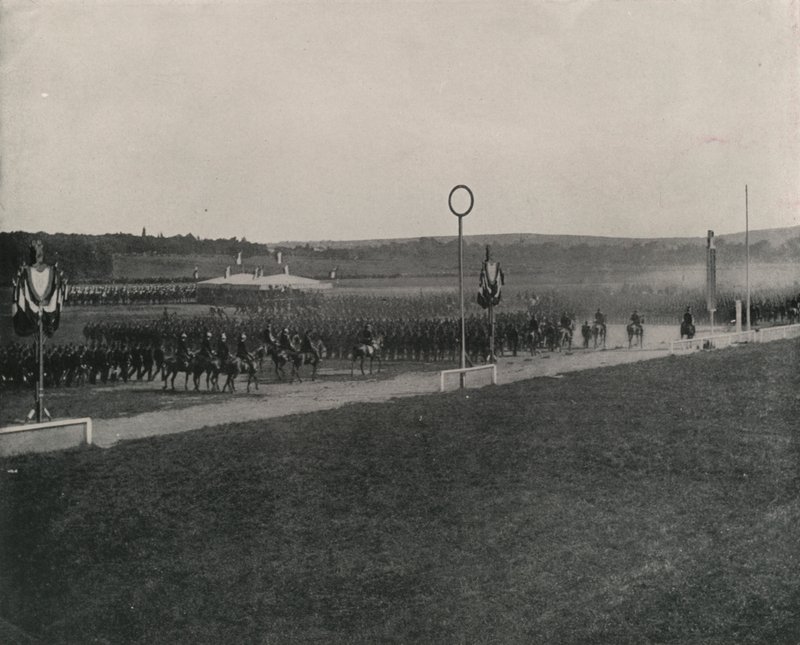 Eine Militärparade in Longchamps von French Photographer