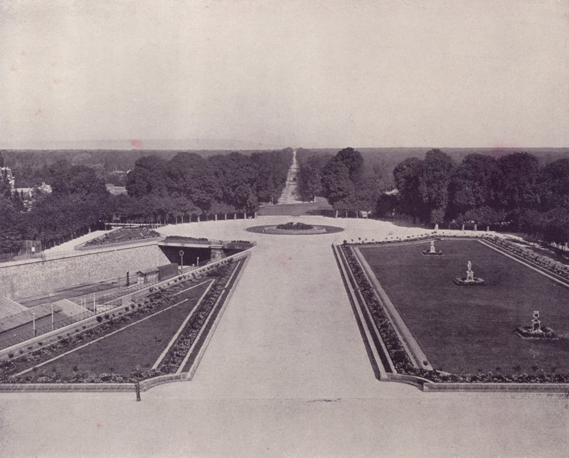 Avenue des Loges, St. Germain-en-Laye von French Photographer