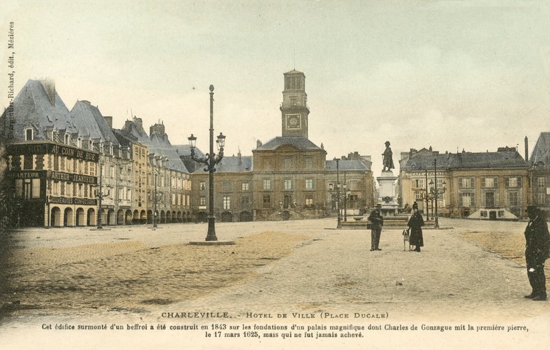 Charleville, Rathaus, Place Ducale von French Photographer