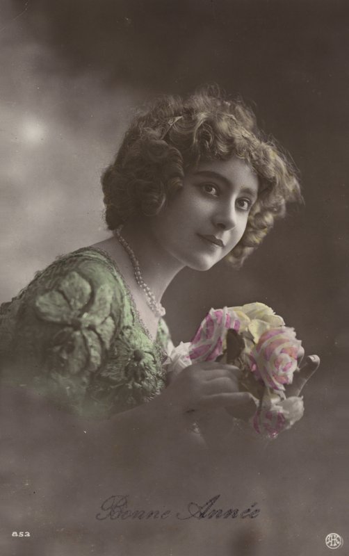Mädchen mit Blumenstrauß von French Photographer