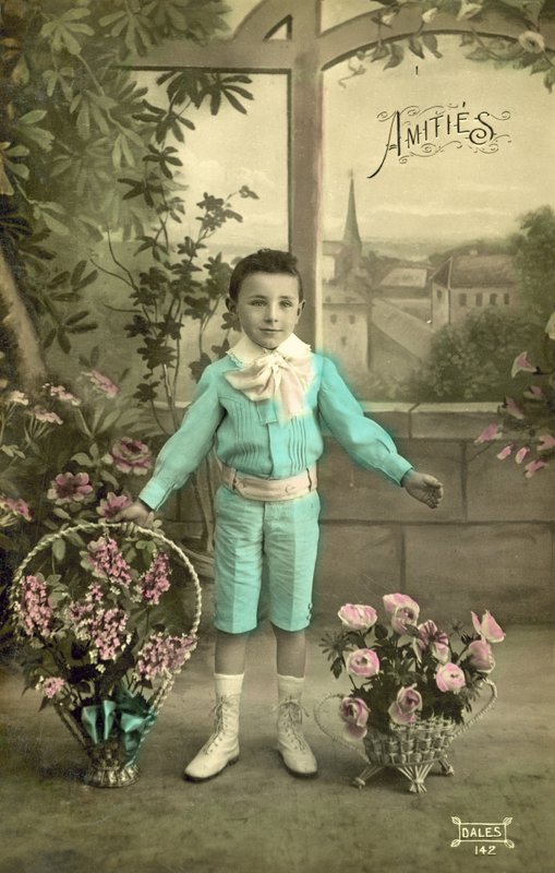 Kleiner Junge in Blau von French Photographer