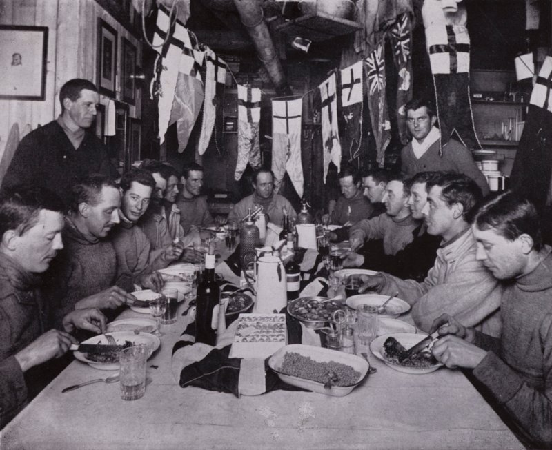 Captain Scotts Geburtstagsfeier von Herbert Ponting