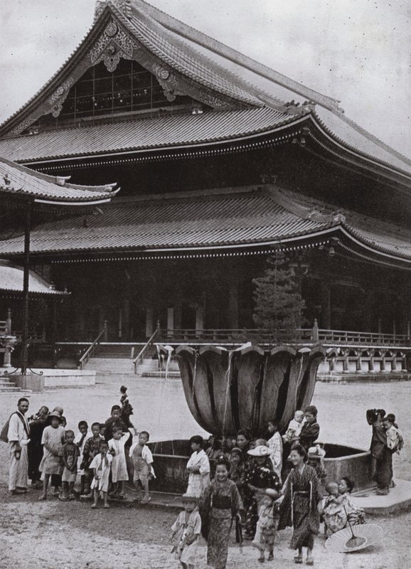 Higashi Hongwanji Tempel, Kyoto von Herbert Ponting