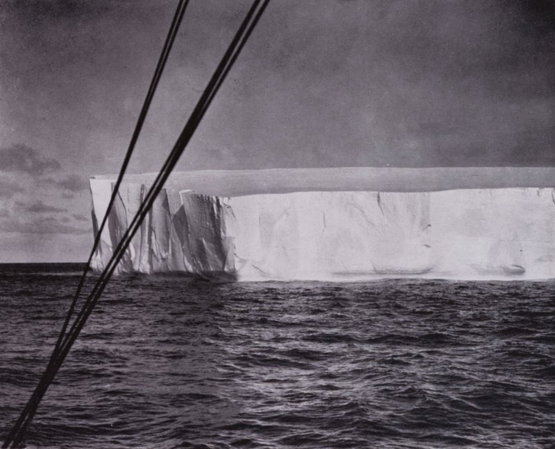 Sie sichteten ihren ersten Eisberg von Herbert Ponting