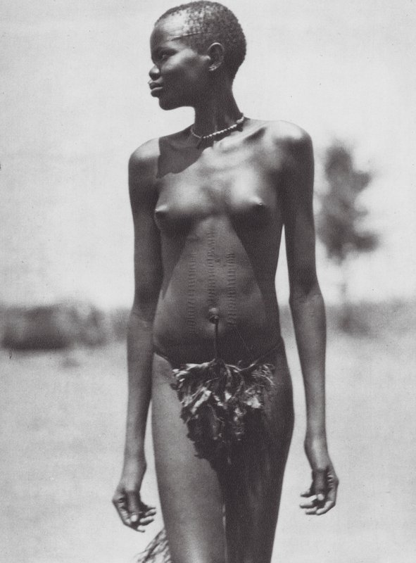 Afrika: Djur-Mädchen, Sudan von Hugo Adolf Bernatzik