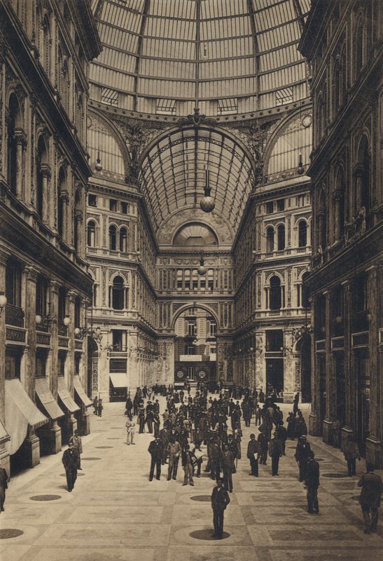Neapel: Innenansicht der Galleria Umberto I von Italian Photographer