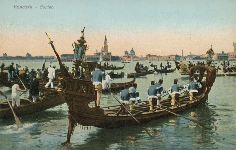 Prozession in einem venezianischen Kanal von Italian Photographer